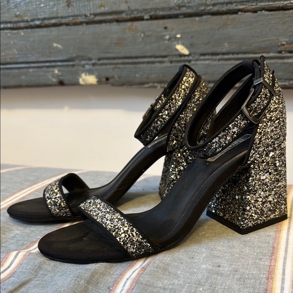 Bershka Black and Silver Heels with Block Heel and Open Toe Design - Picture 2 of 7